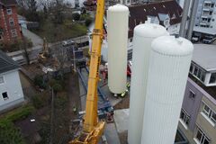 Anlieferung Pufferspeicher auf dem Stadtwerke Rastatt Betriebsgelände
