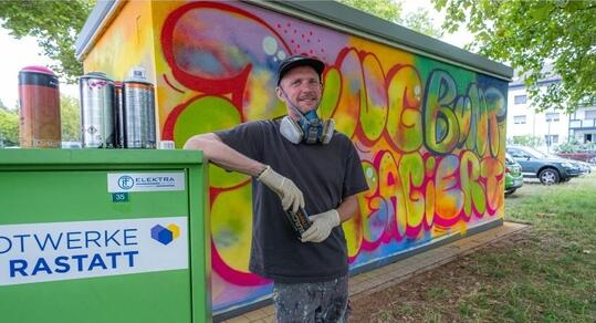 Die Trafostation am Festplatz wurde im Rahmen eines Graffit-Workshops zu einem bunten Kunstwerk