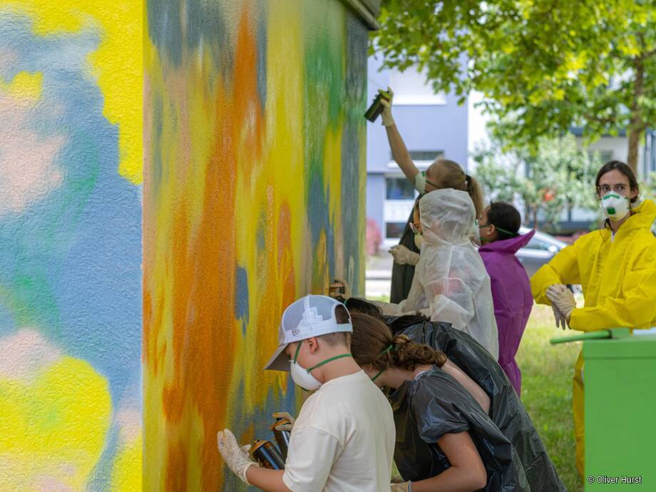 Graffiti-Workshop auf Festplatz: Trafostation der Stadtwerke Rastatt wird bunt