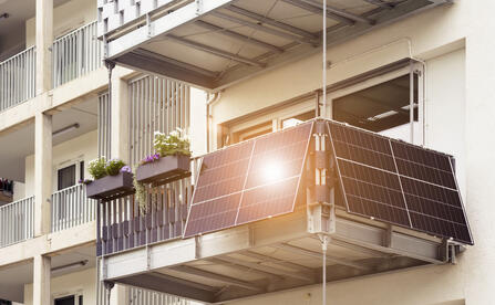 Istock Foto Balkonkraftwerk 