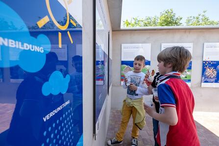 Stadtwerke Rastatt, Wasserwerk Rauental, Einweihung mit Schulkindern.