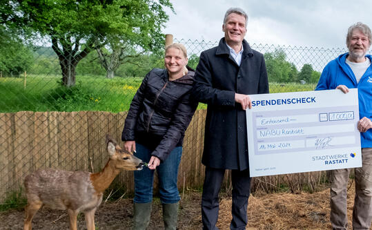 Die Stadtwerke Rastatt spendet 1.000 Euro an die Wildtierpflegestation Mittelbaden